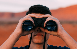 Jak znaleźć influencera? 9 narzędzi i platform współpracy z blogerami i influencerami